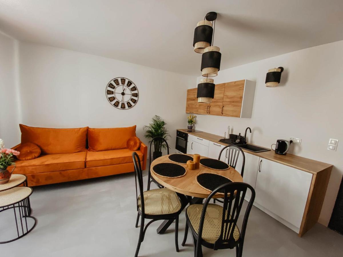 Cztery Pory Roku Apartment Wiele Bagian luar foto
