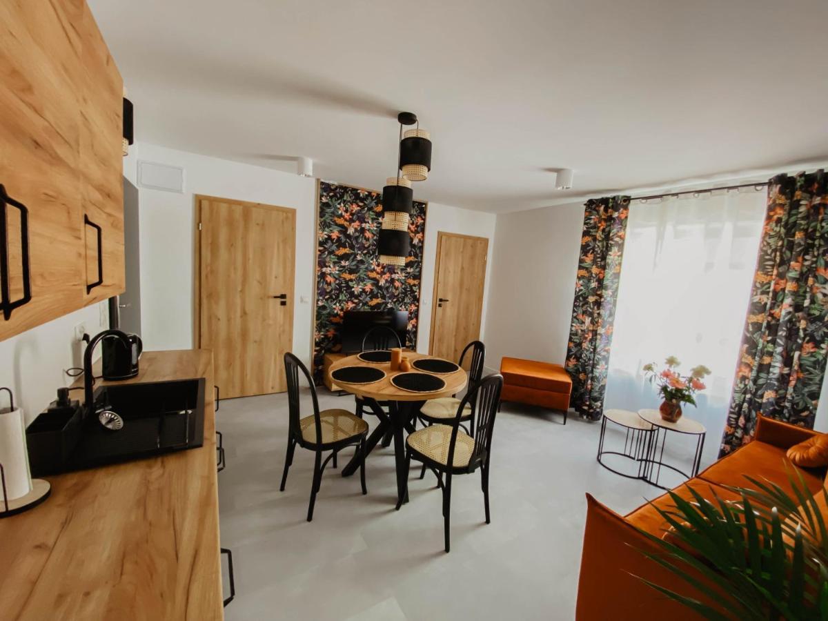 Cztery Pory Roku Apartment Wiele Bagian luar foto
