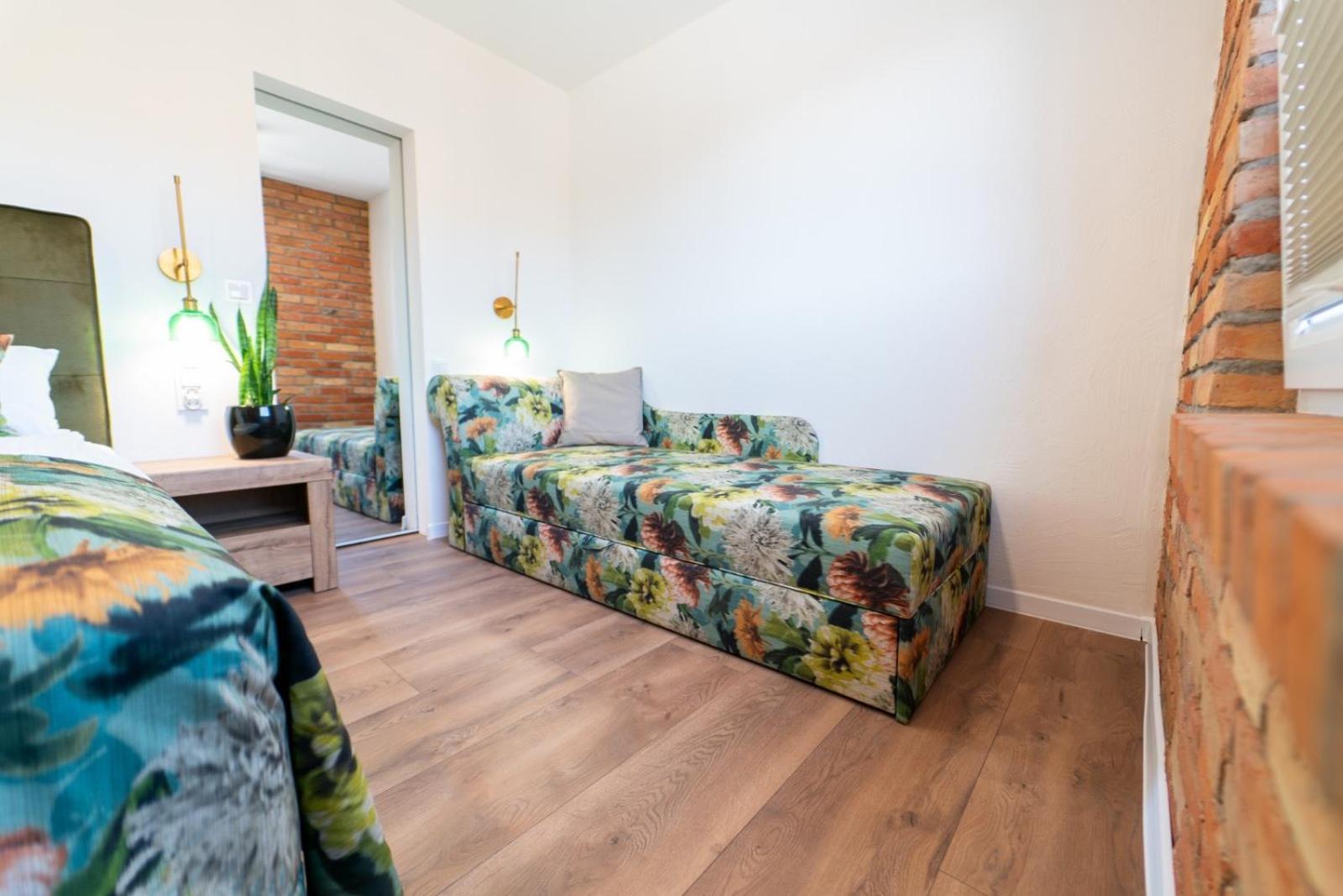 Cztery Pory Roku Apartment Wiele Bagian luar foto