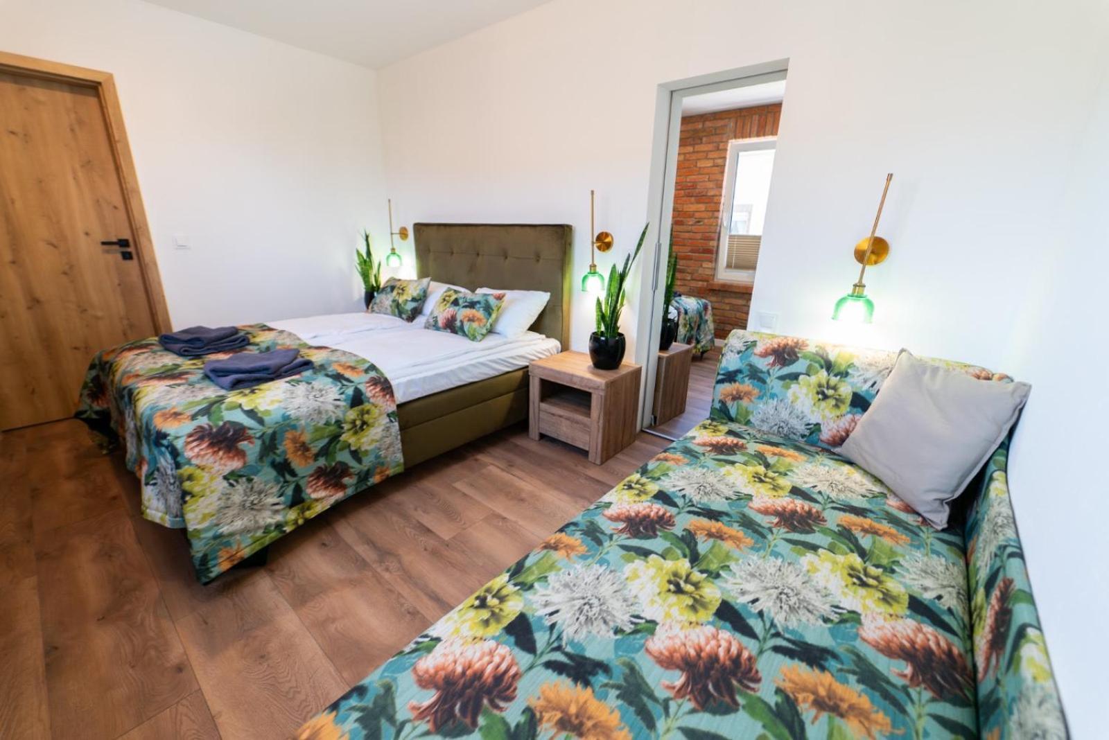 Cztery Pory Roku Apartment Wiele Bagian luar foto