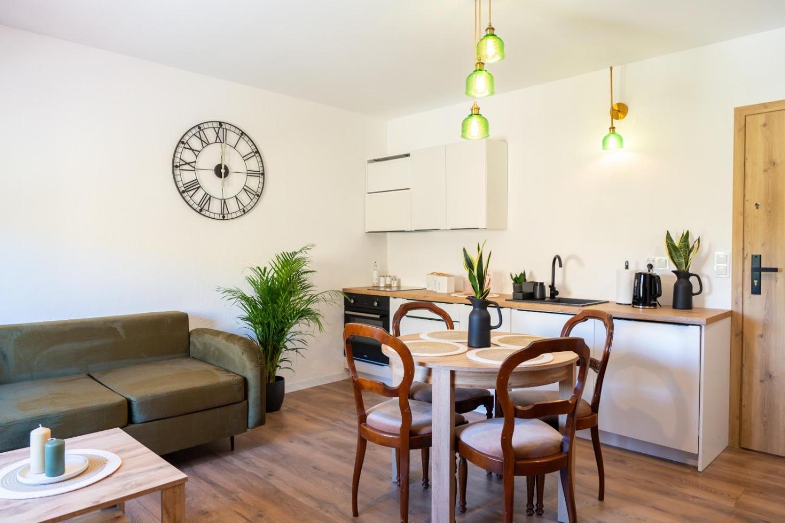 Cztery Pory Roku Apartment Wiele Bagian luar foto